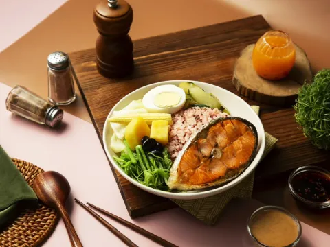 炙烤鮭魚餐盒